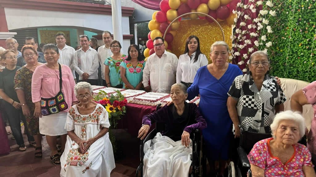 Festeja Noé Castillo con el DIF municipal el Día de los Abuelos, a mas de 700 asistentes