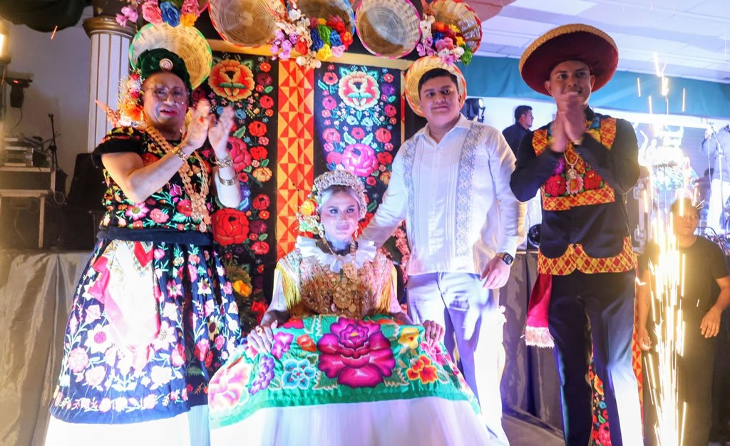 Se realiza la coronación de la Reina de la Renombrada Vela Muxe 2025