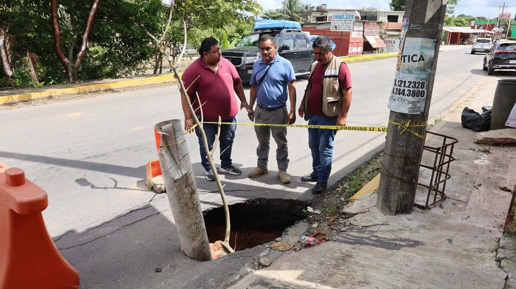 Atiende ayuntamiento un deslave registrado en la avenida Transístmica