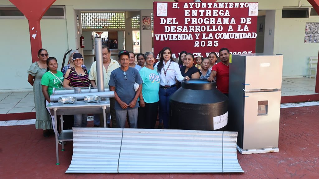 Ayuntamiento y DIF Municipal entregan bienes a diversos beneficiarios