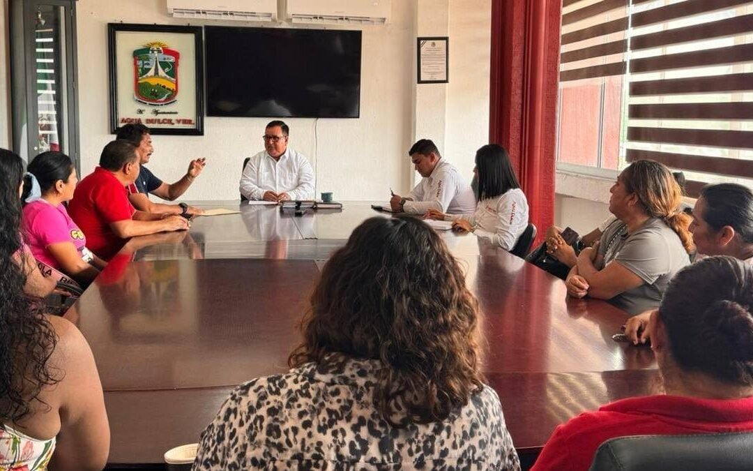 Se reúne Noé Castillo con Directores y Padres de familia de la Escuela Amado Nervo