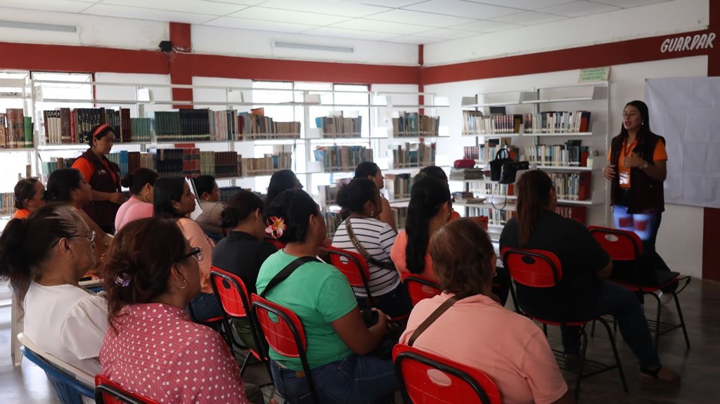 El Instituto Municipal de la Mujer lleva a cabo una plática informativa sobre la sensibilización sobre la cartilla de los derechos de las mujeres