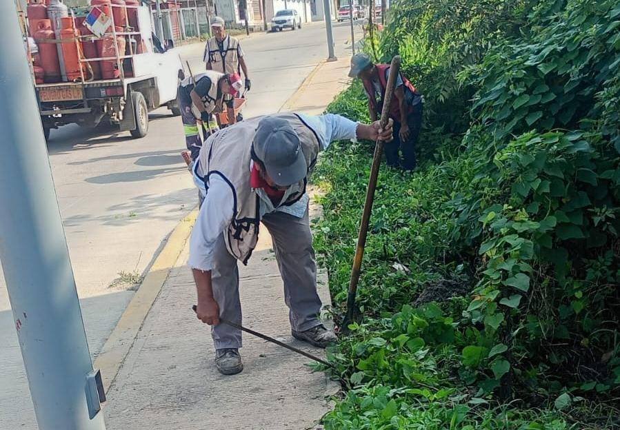 Continua Ayuntamiento de Agua Dulce con el programa Mejoramiento Urbano